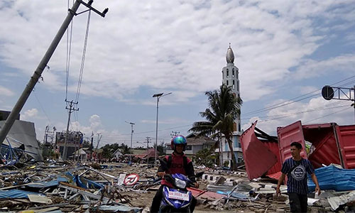 terremoto y tsunami en Indonesia Aumenta el número de muertos tras terremoto y tsunami en Indonesia